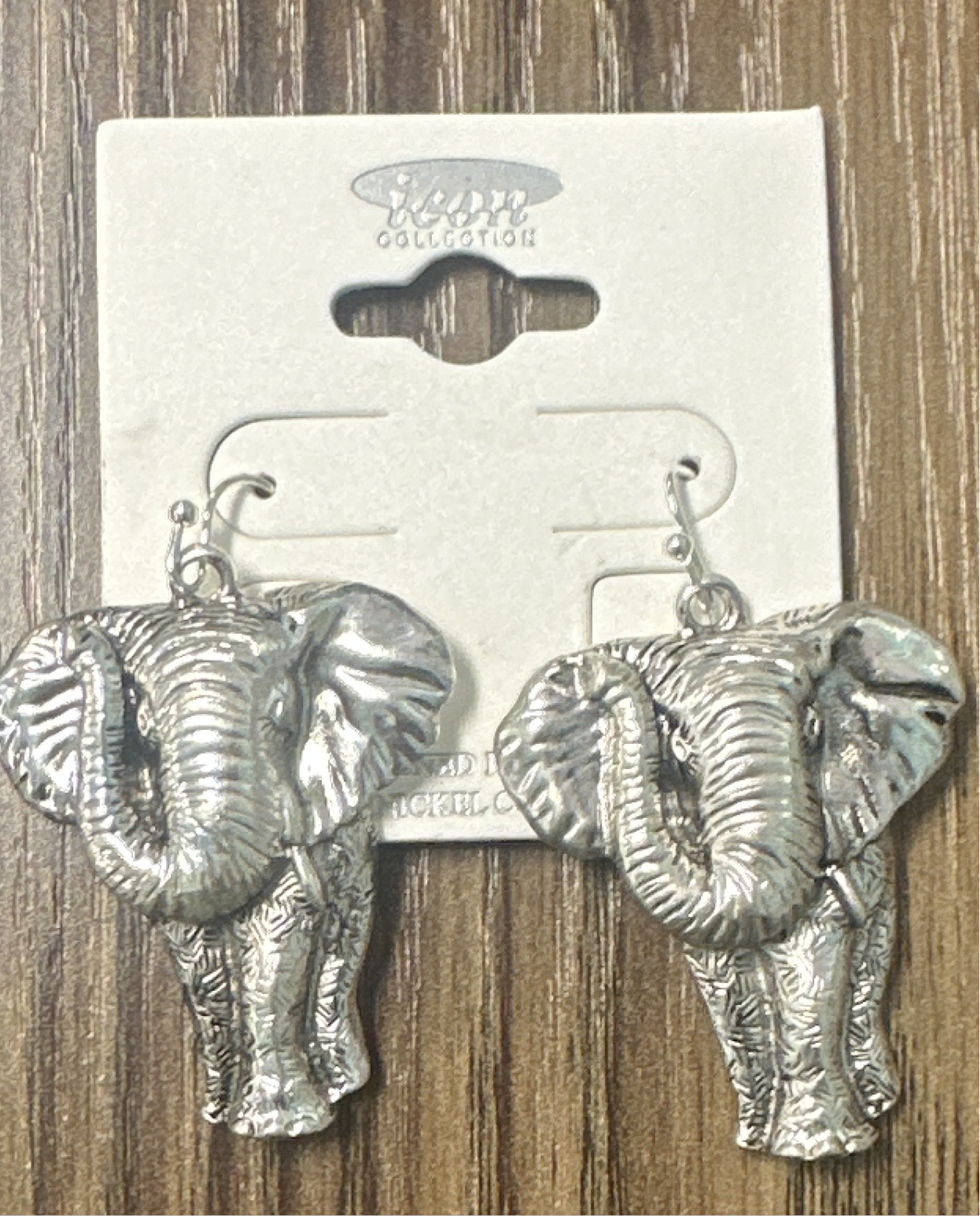 E - Silvertone Elephant