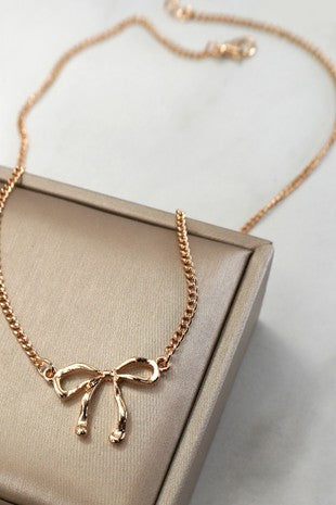 Classic Hammered Bow Necklace