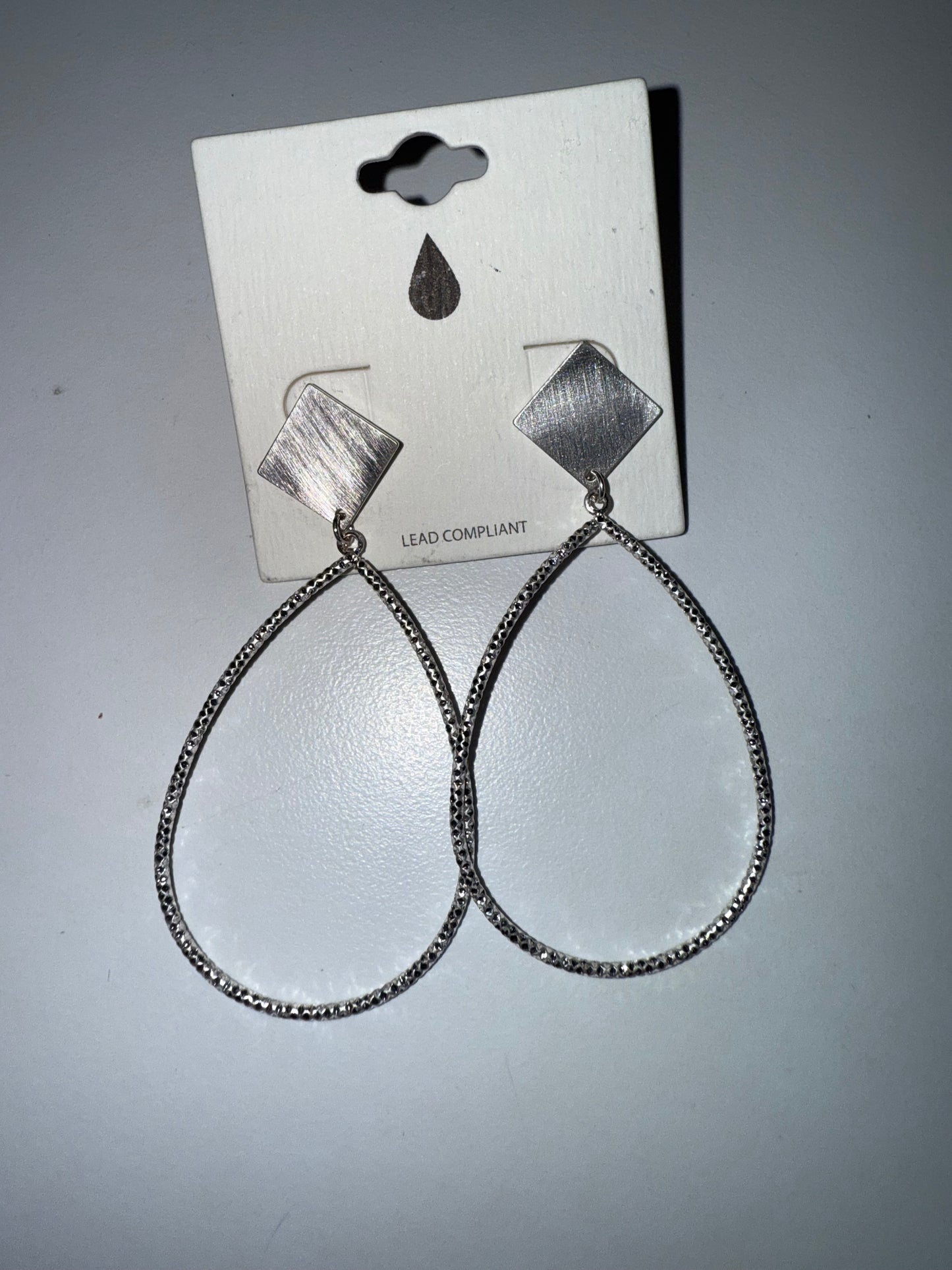 E - Triangle Hold Teardrops