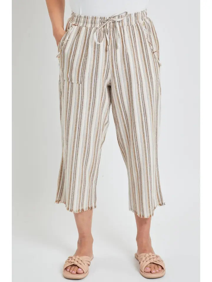 Frayed Pocket Linen Capri Pants