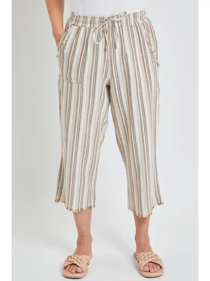 Frayed Pocket Linen Capri Pants