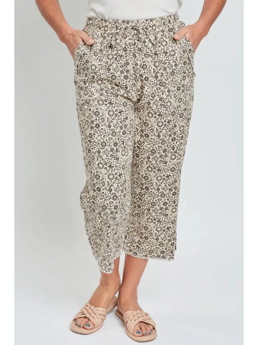 Frayed Pocket Linen Capri Pants