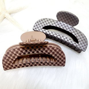 Matte Houndstooth Hair Claw Clip