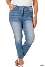 Load image into Gallery viewer, Curvy High-Rise Denim Skinny Jeans
